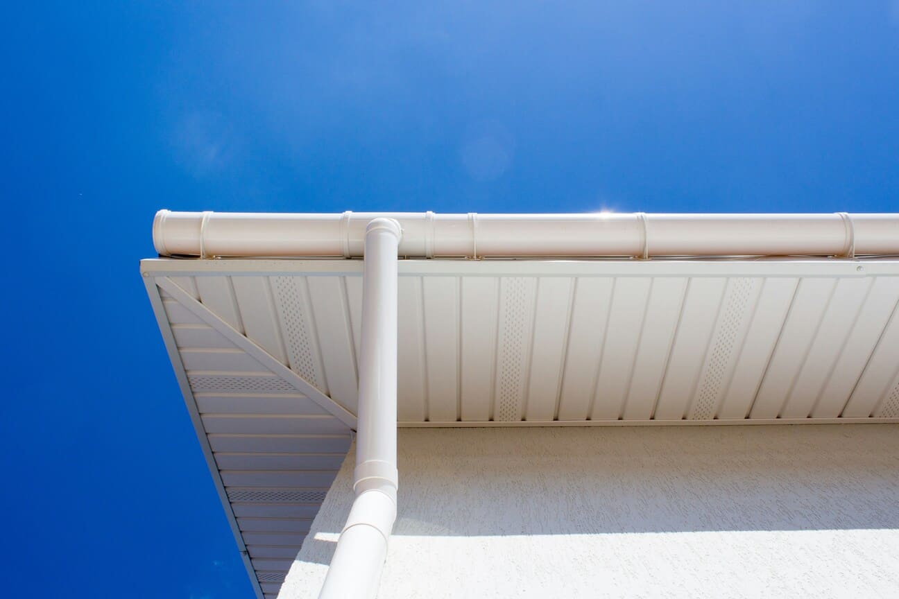 Tablillas de PVC en Panamá: solución eficaz para cielos rasos con HOPSA